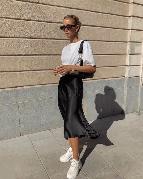 Stylish Midi Skirt: A Must-Have Addition to Your Spring Wardrobe