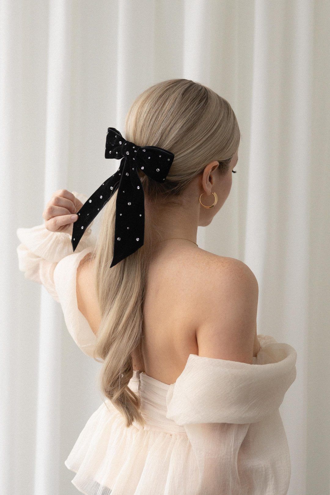 Effortless and Chic Holiday Hairstyles You Can Achieve at Home