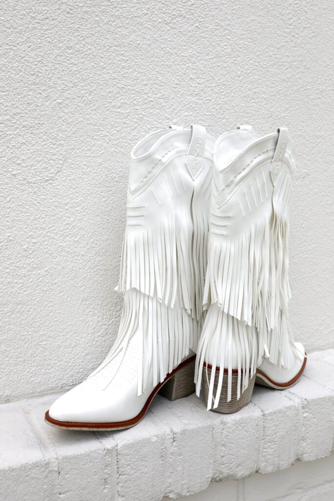 1688758078_Fringe-Boots-Outfits.jpg