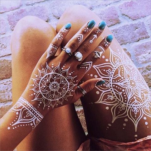 Jaw-Dropping White Henna
  Tattoos