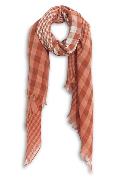 Colorful Plaid Scarf: The Perfect Winter Accessory