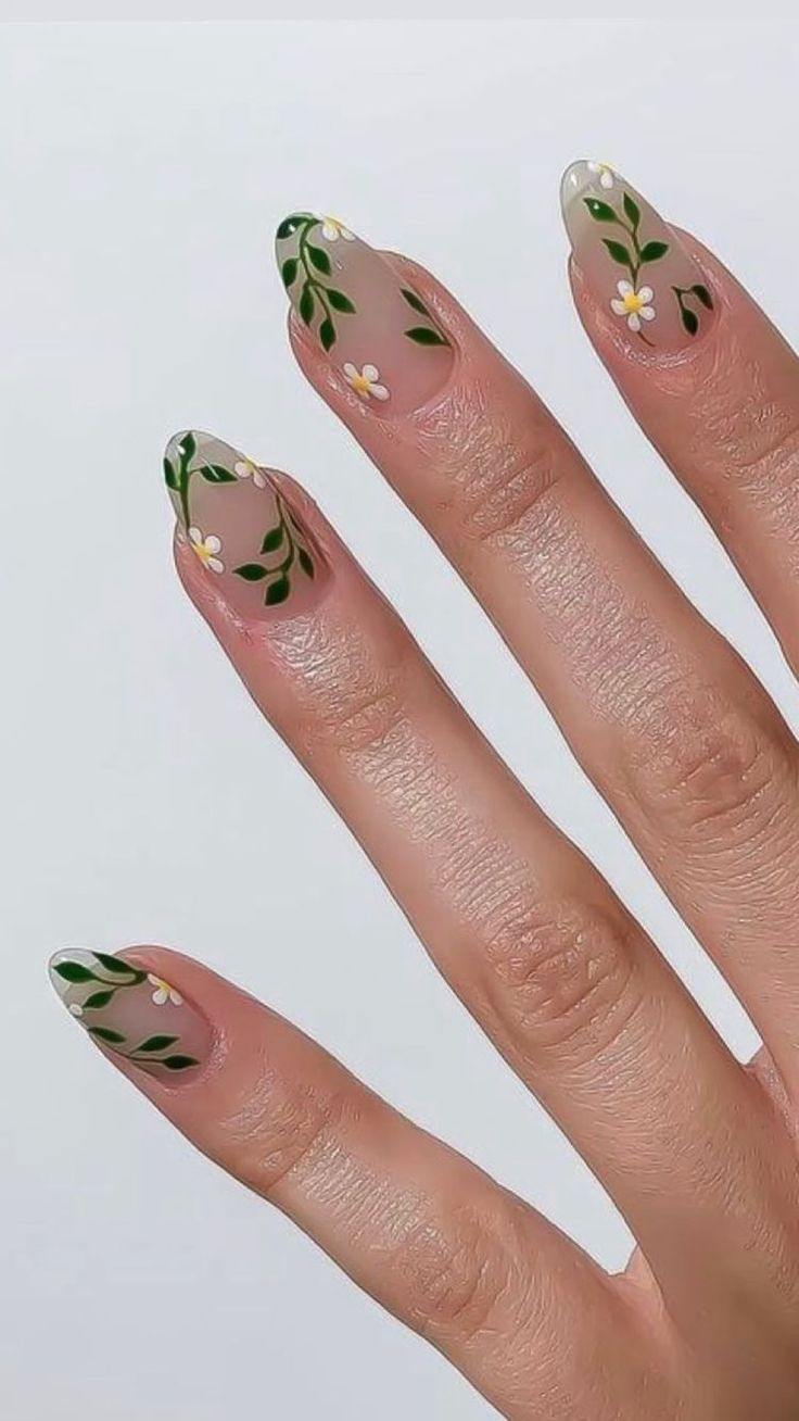 Festive Nail Designs to Enhance Your Holiday Look