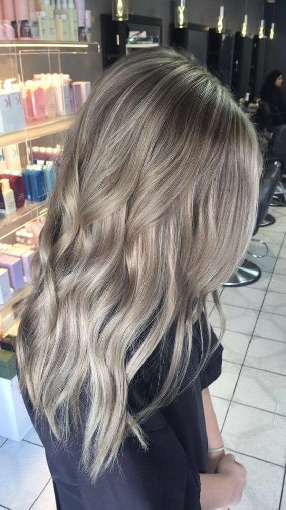 Discover the Gorgeous Trend of Ash Blonde Hairstyles