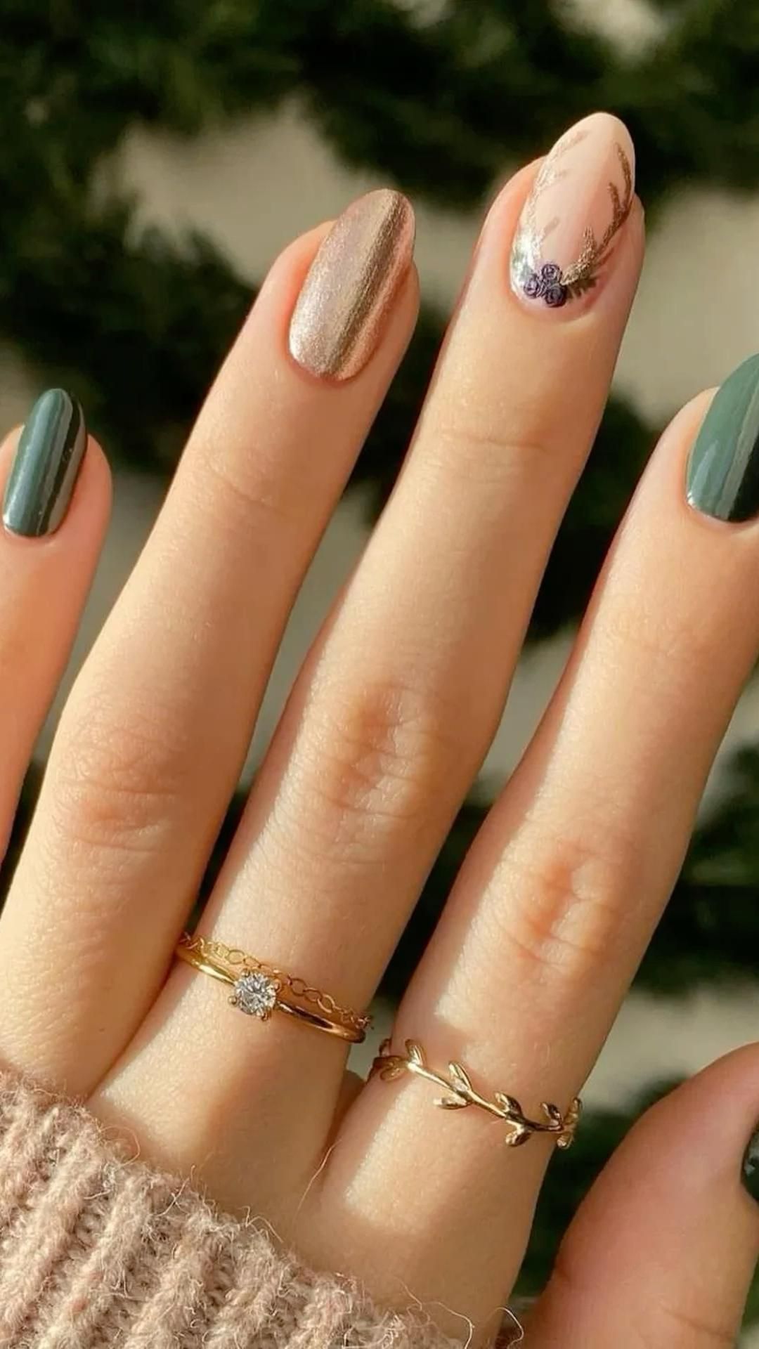 Get in the Holiday Spirit with Festive Plaid Nail Art
