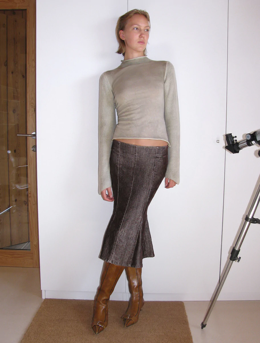 Velvet Midi Skirt Outfits
