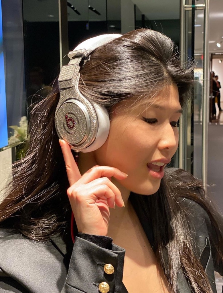 Dazzling Headphones: Add a Touch of Glamour to Your Music Experience