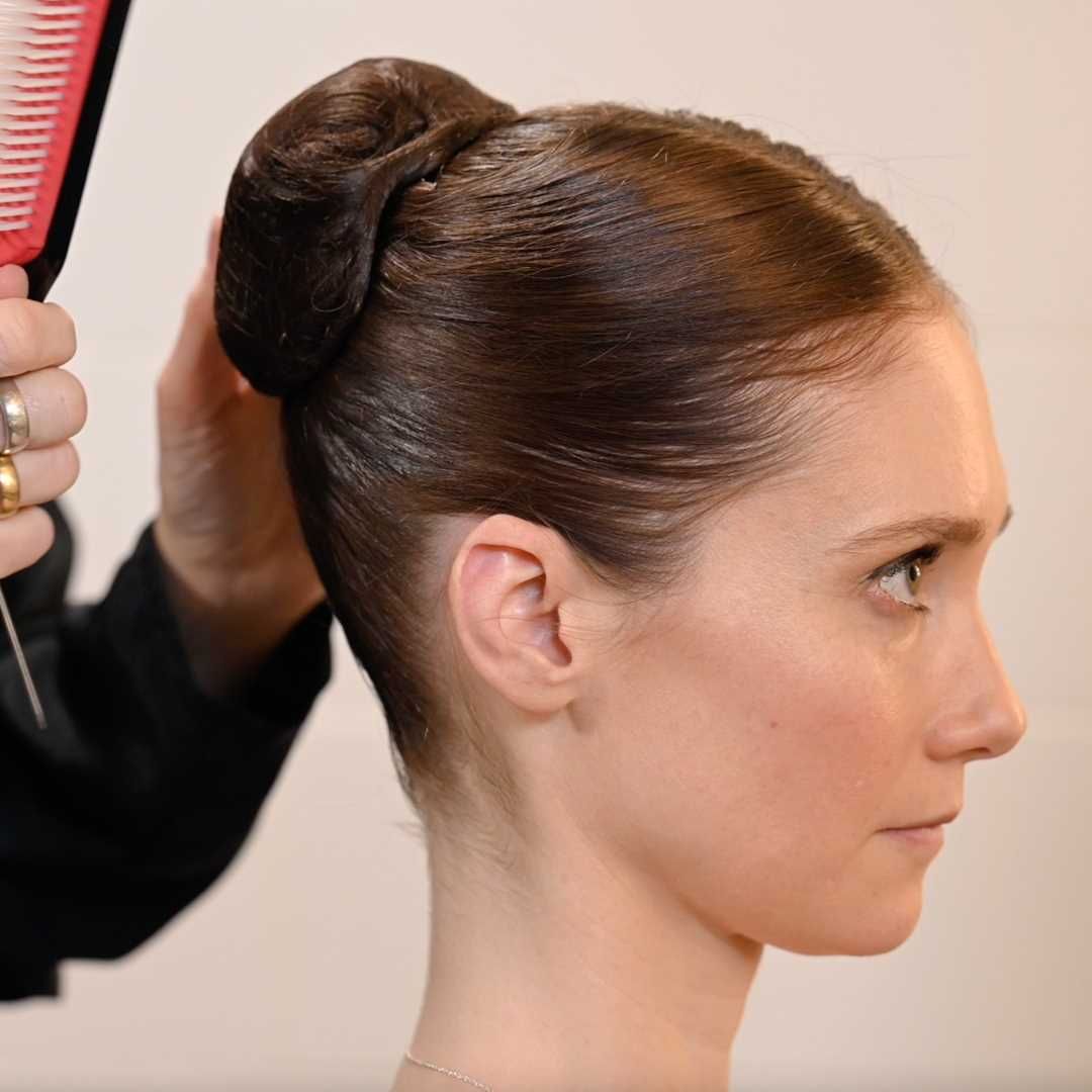 Perfecting the Classic Ballet Bun for a Timeless and Elegant Look