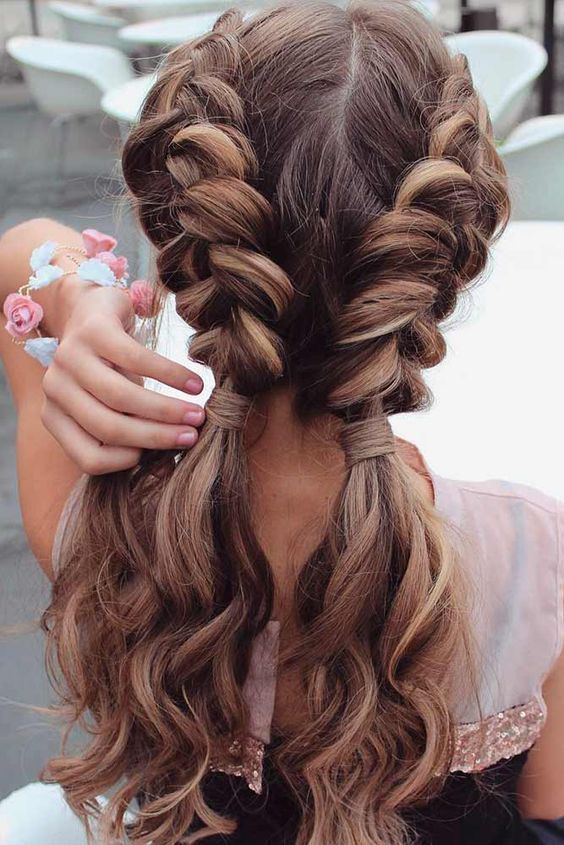 Stunning Holiday Hairstyles You Can Do Yourself