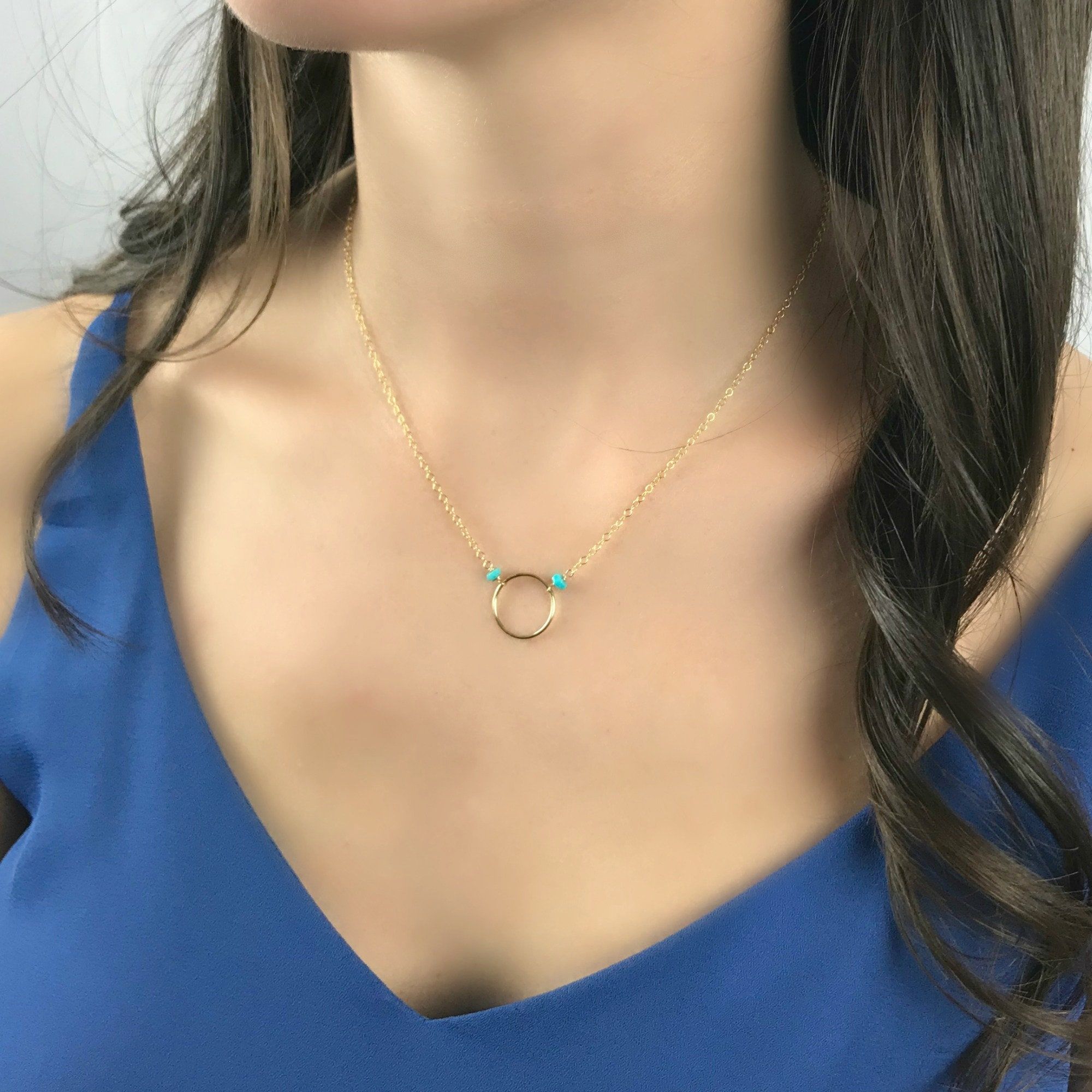 Unlimited Elegance: The Beauty of a Minimalistic Wire Necklace