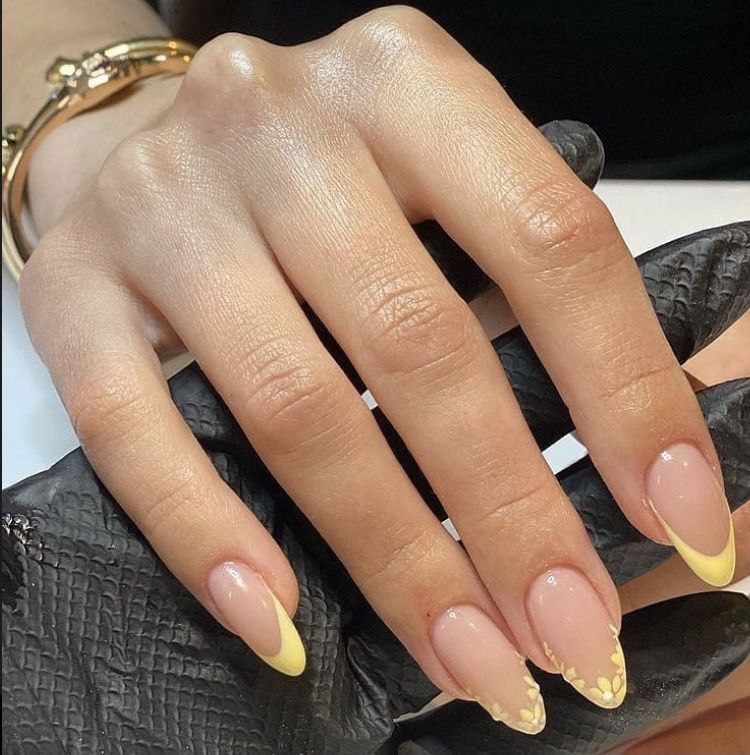 Bright and Bold: The Beauty of Yellow Acrylic Nails