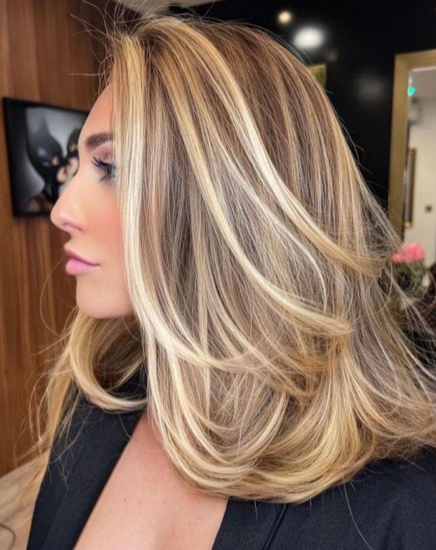 Perfectly Blended: Achieving the Ideal Brown Hair with Blonde Highlights