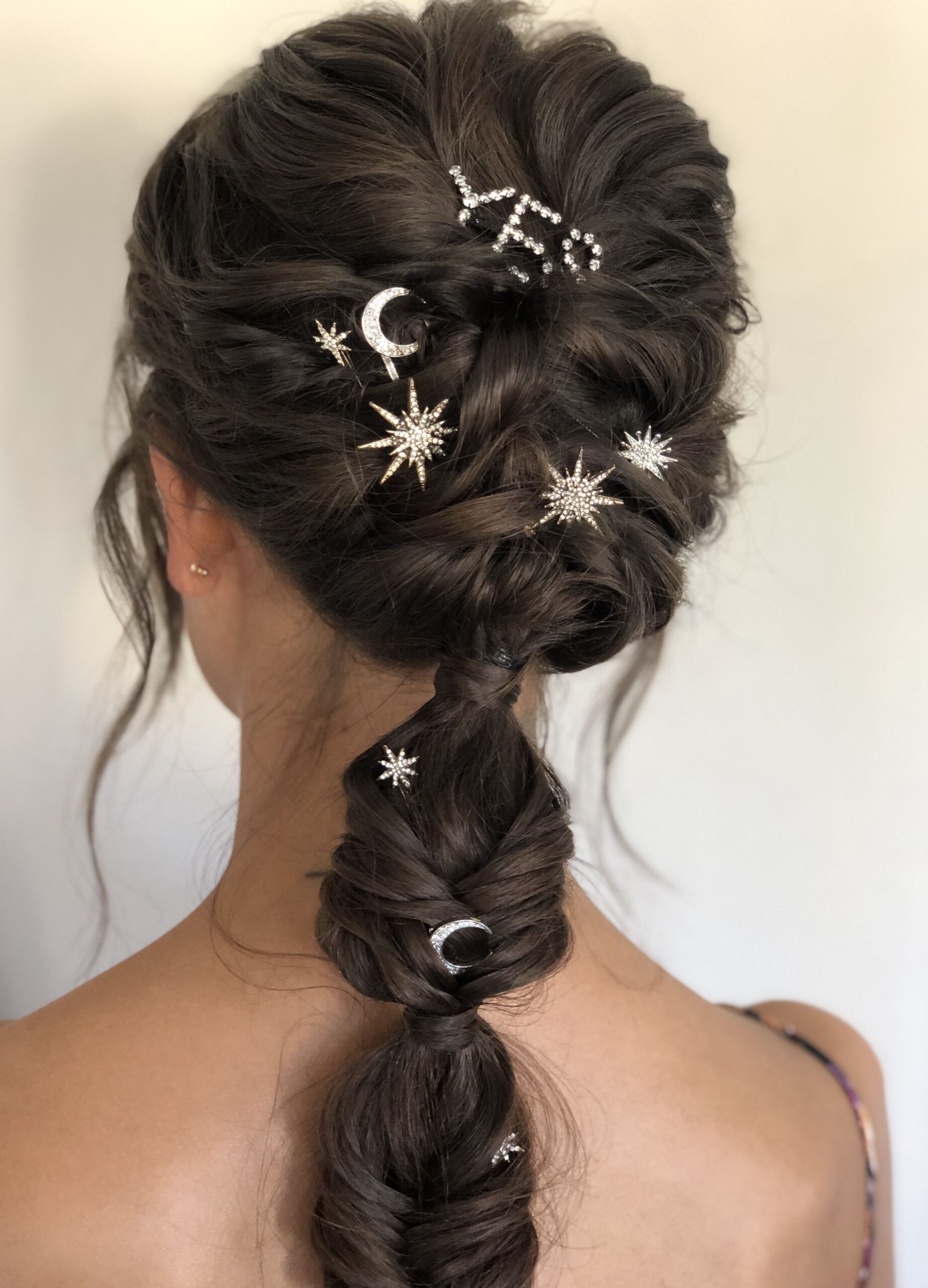 Chic and Trendy Wedding Hairstyle Inspirations for Brides