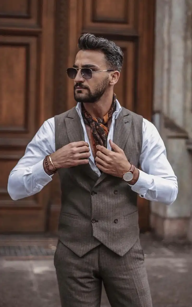 Stylish Ways to Incorporate Bandana Scarves into Men’s Outfits