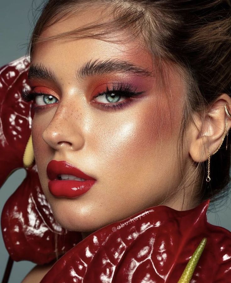 Fall Into Monochromatic Makeup Trends