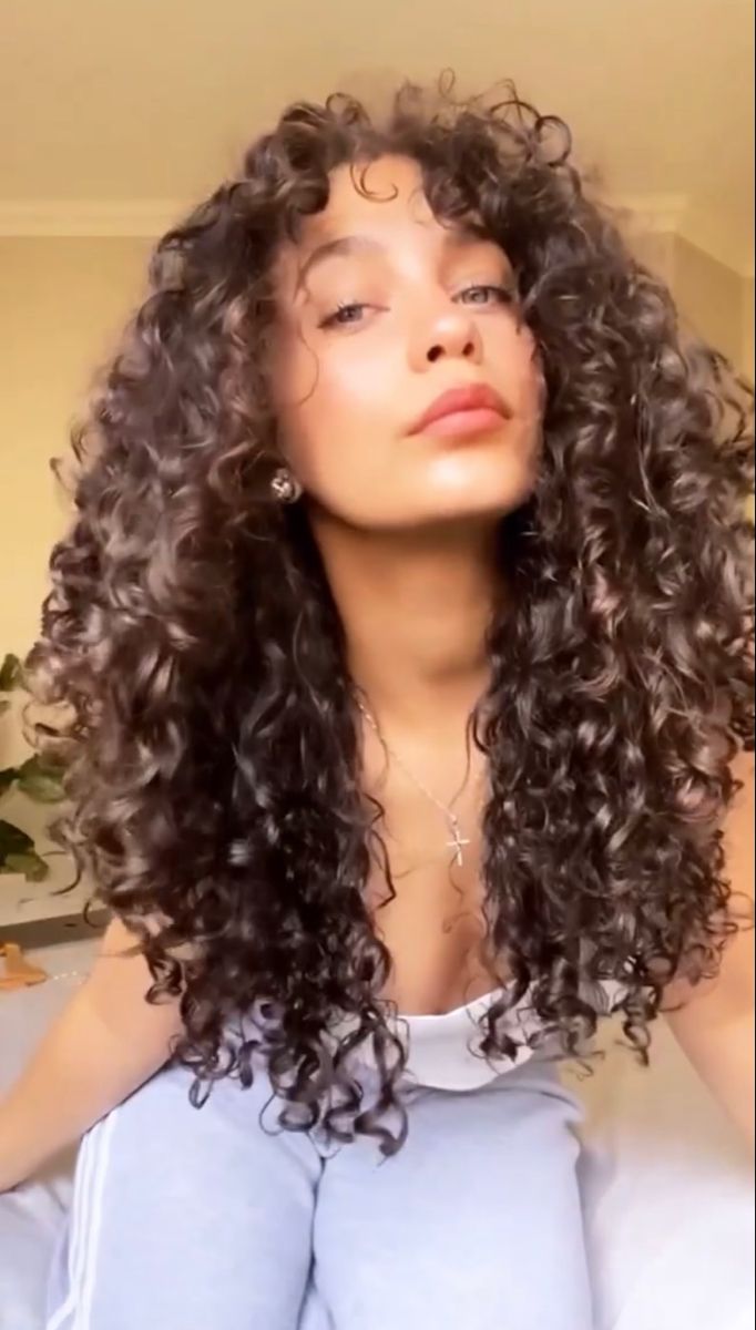 The Ultimate Guide to Flattering Cuts for Curly Hair