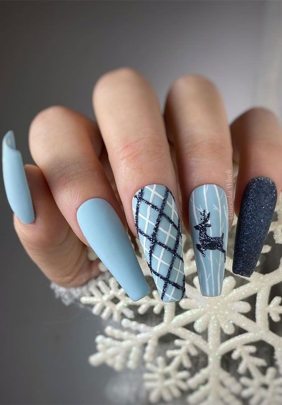 Christmas-Inspired Festive
  Plaid Nail Art