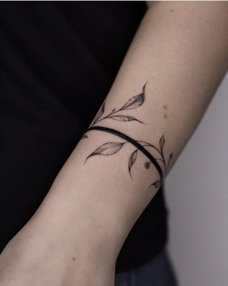 Beautiful Leaf Tattoo Designs for Women