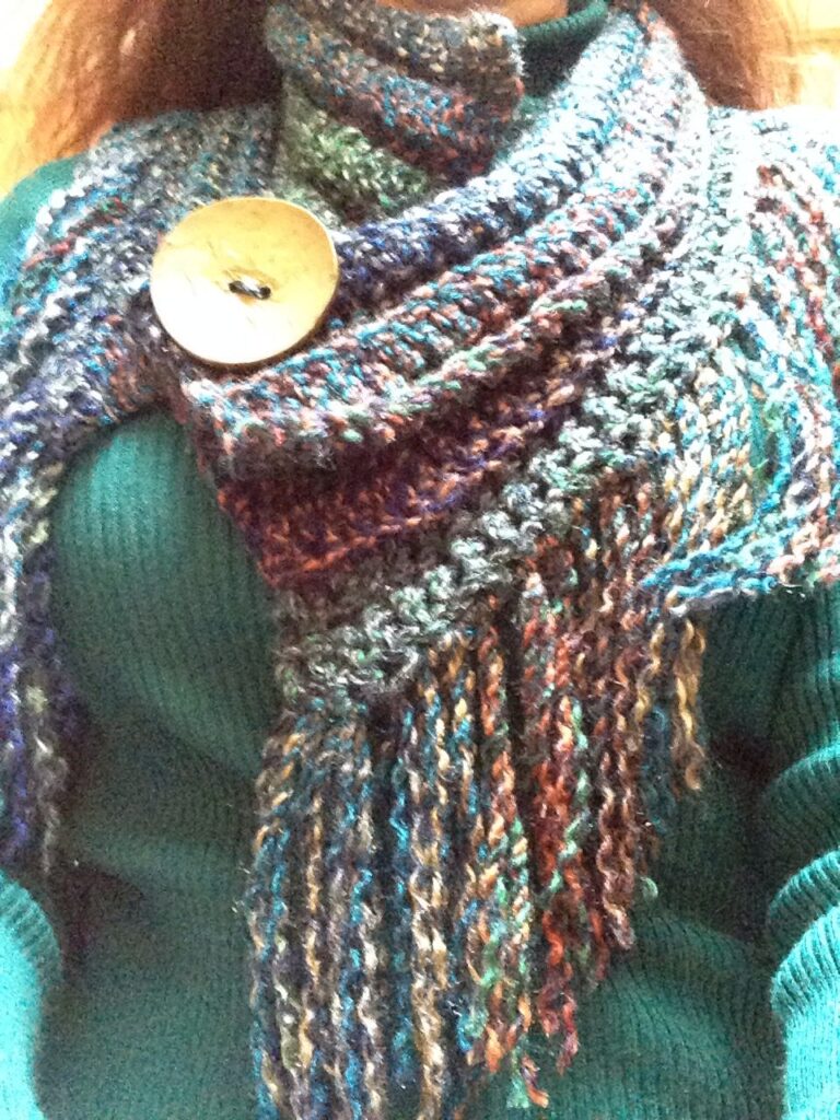 1688819750_No-Knit-Cowl-With-A-Big-Button.jpg