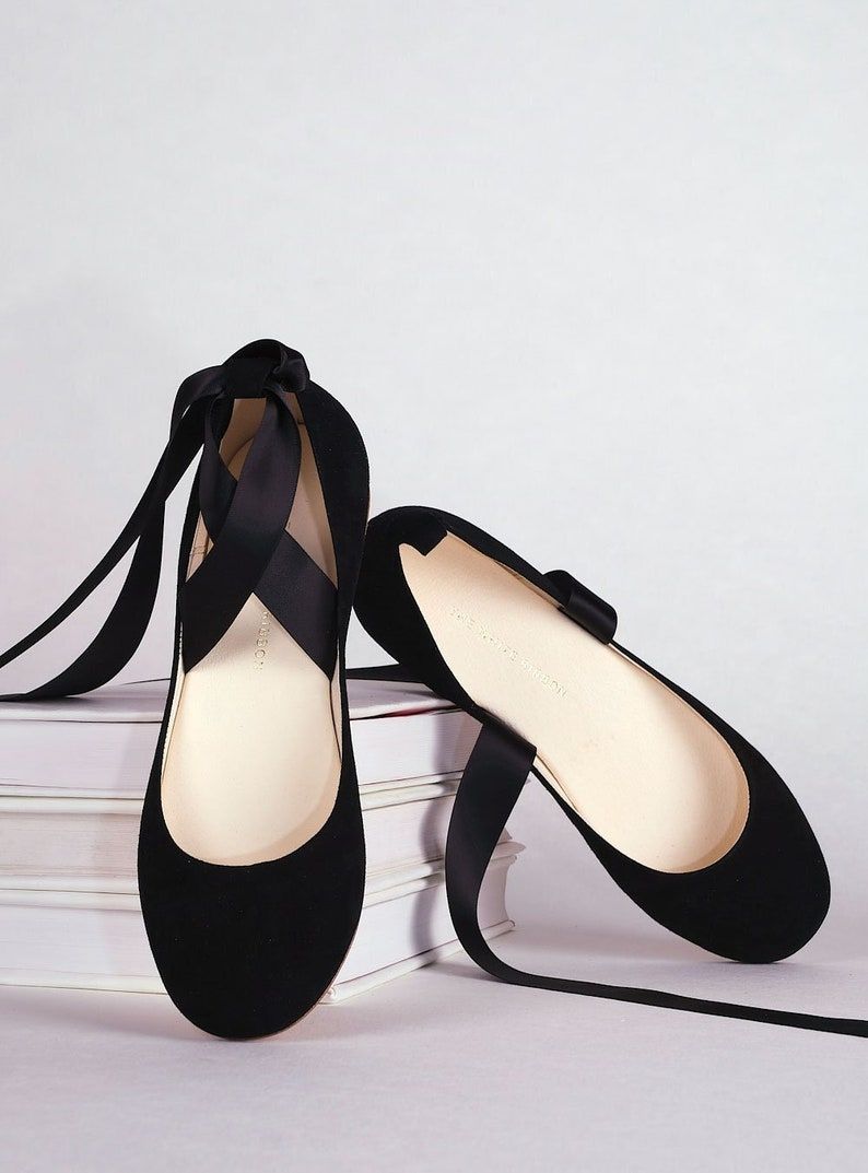 Elegant Lace-Up Ballet Flats: A Timeless Addition to Your Wardrobe