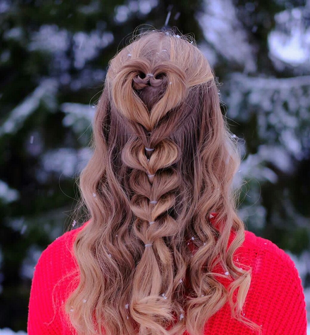 Festive and Fabulous: Christmas Hairstyles to Wow on the Special Day
