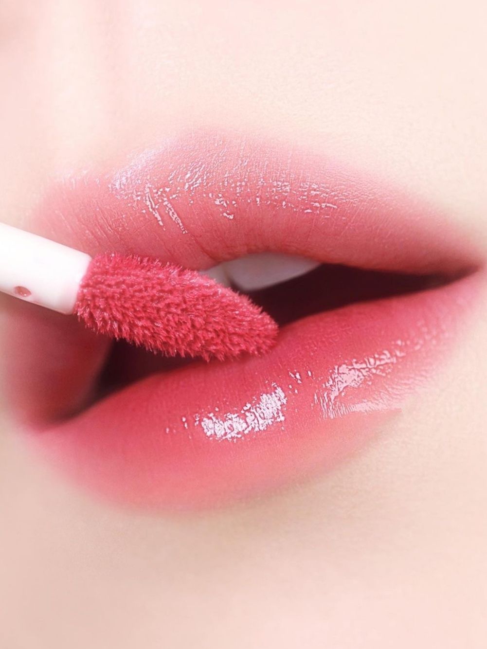 Achieving the Perfect Gradient Lips: A Step-by-Step Makeup Tutorial