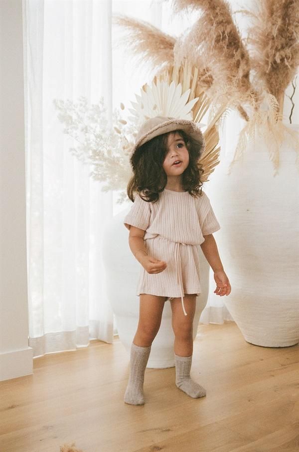 Effortlessly Stylish: Little Girls’ Summer Outfits Paired with Stylish Sneakers