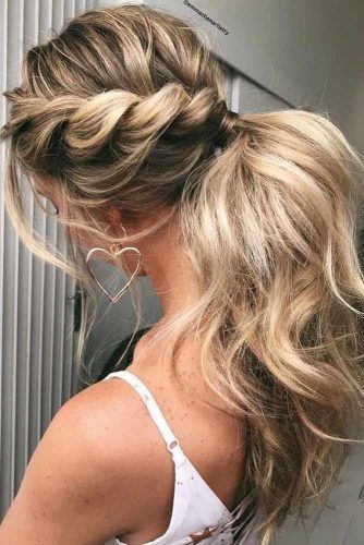 Effortlessly Chic: Mastering the Art of the Messy Ponytail