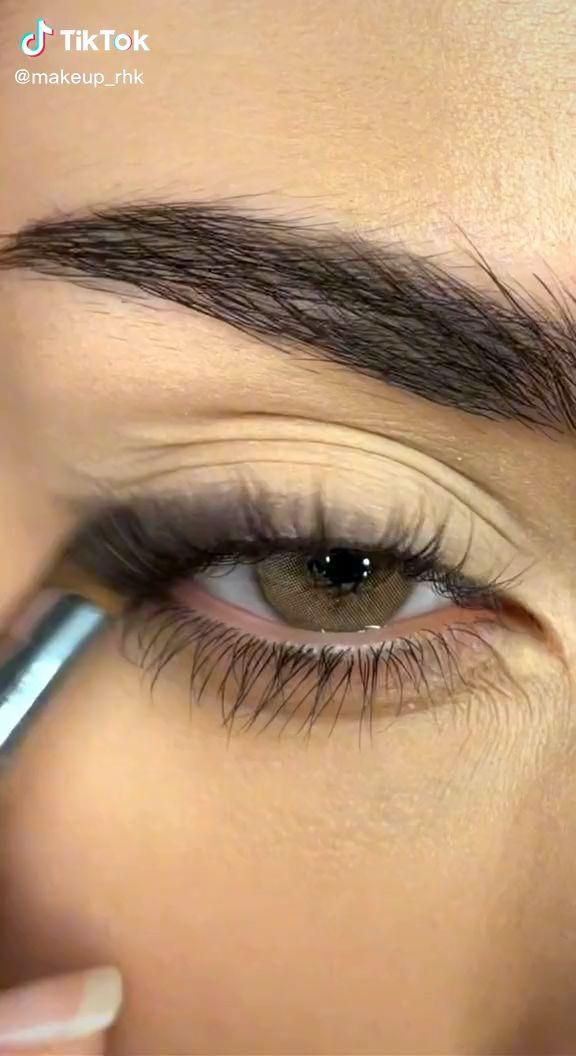 Achieving a Classic Smokey Eye Look: Step-by-Step Guide