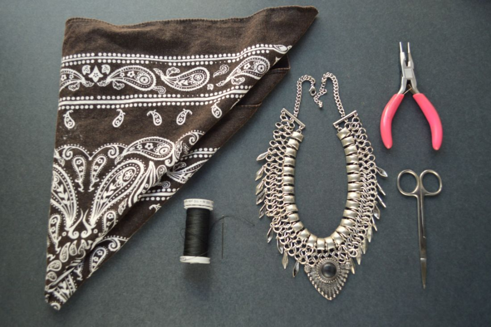 Accessorize with a Stylish Bandanna Metal Necklace