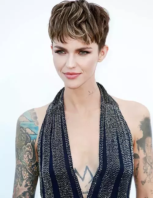 Chic and Trendy: Celebrities Rocking Short Hairstyles