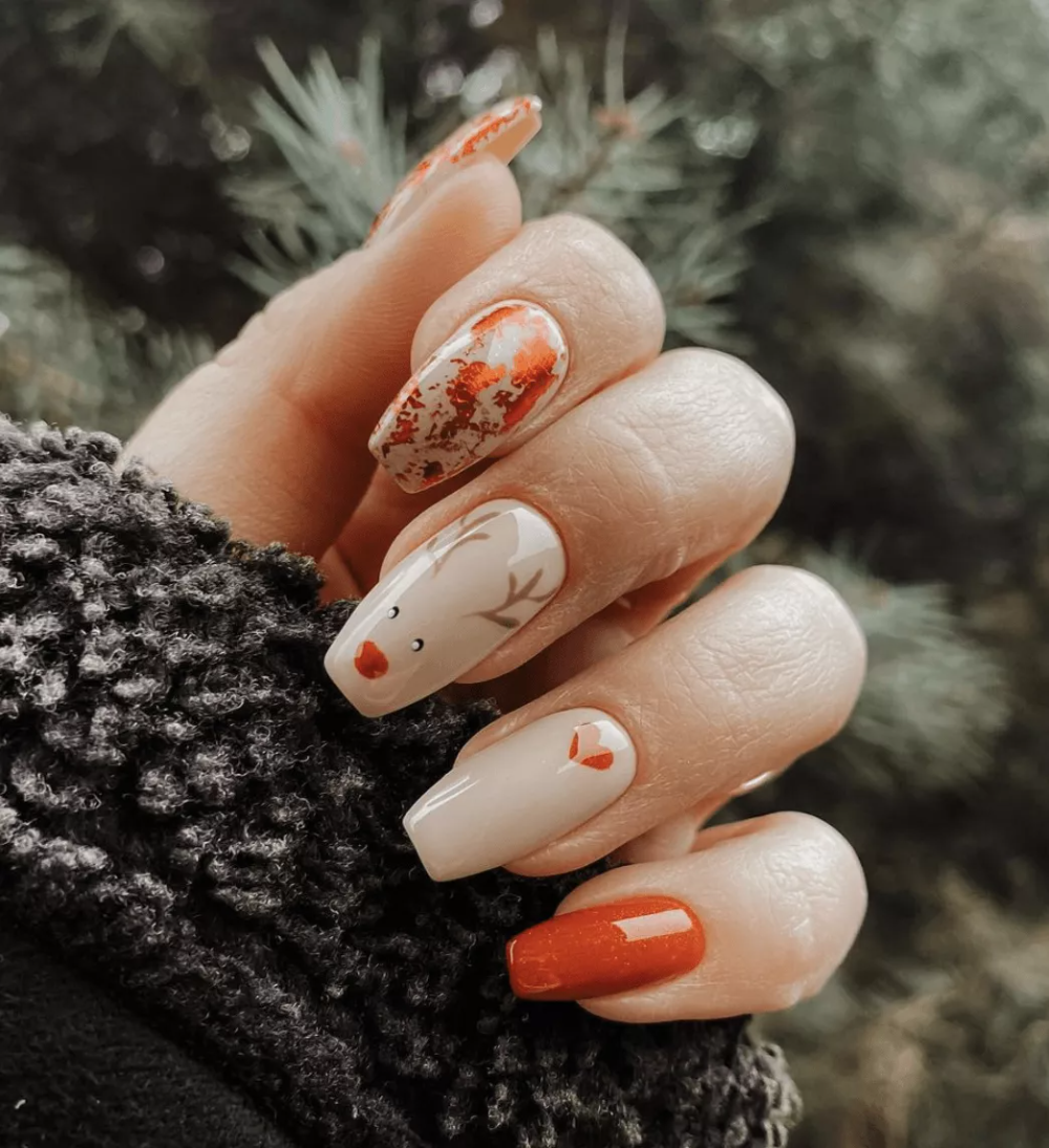 Christmas-Inspired Festive
  Plaid Nail Art