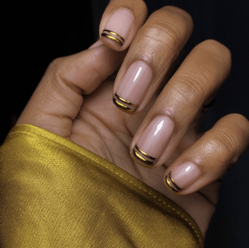 Shiny and Metallic: The Trendy Foil Nails You Need to Try