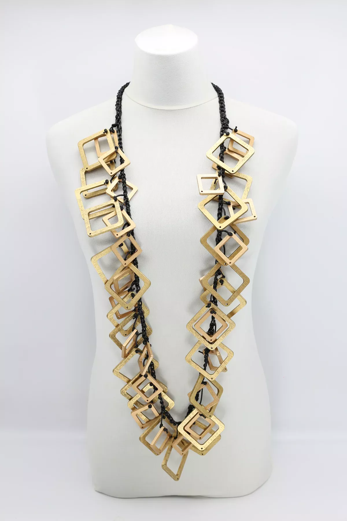 Exploring the Beauty of Geometric Shapes in Necklaces