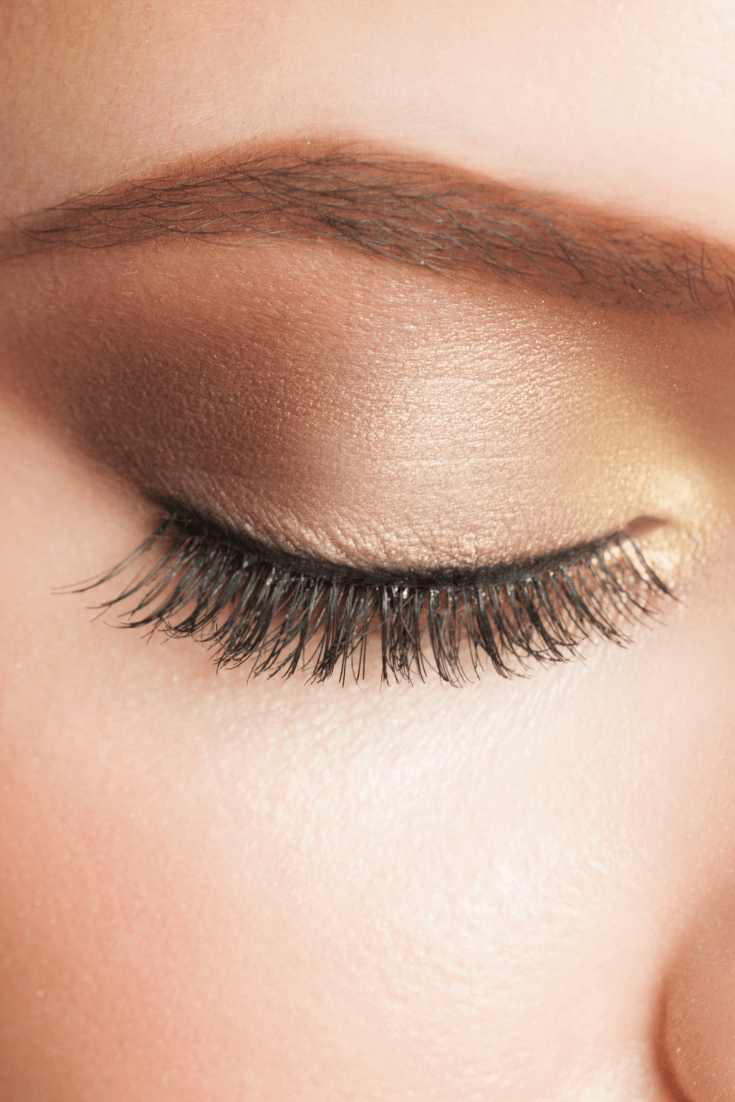 The Art of Creating a Soft and Balanced Eye Look