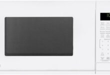 Discovering Convenience: Our Review of the GE 0.9 Cu. Ft. Microwave