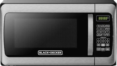 Discover Culinary Ease with the BLACK+DECKER Microwave Oven